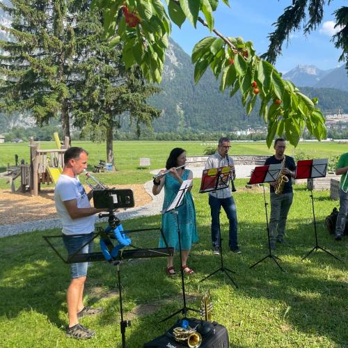 LehrerInnen der Musikschule Jenbach mit Dir. Günther Dibiasi