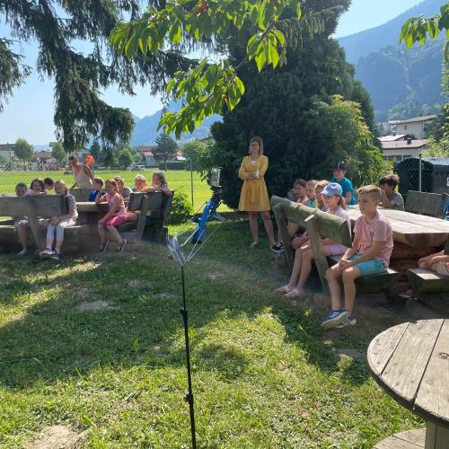 3a und 3b Klasse beim Besuch der Musikschule Jenbach