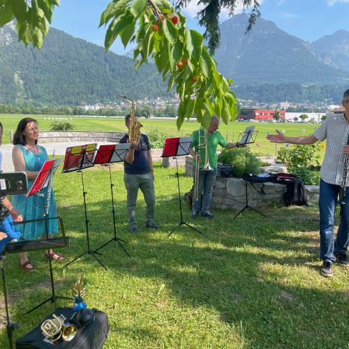 LehrerInnen der Musikschule Jenbach mit Dir. Günther Dibiasi