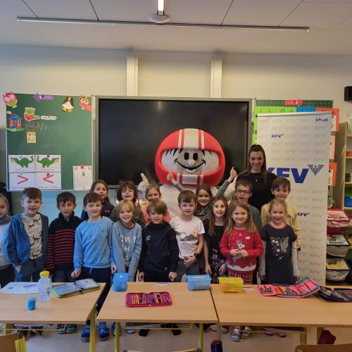 1B Klasse- Helmi war da!