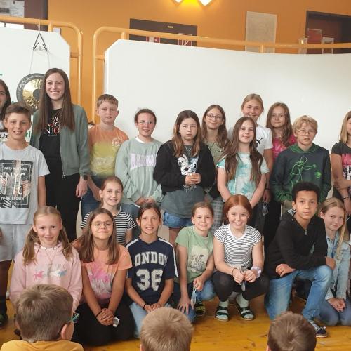 Verabschiedung der 4. Klassen und einiger Lehrerinnen