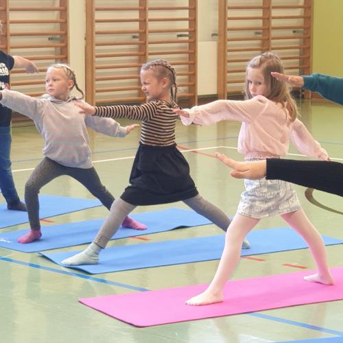 Yoga mit Michaela Troyer- 2. Klassen 2024