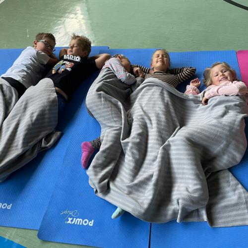 Yoga mit Michaela Troyer- 2. Klassen 2024