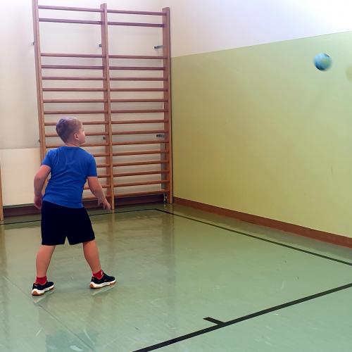 Handballtrainig mit Trainer Benny vom Handball Tirol 2024
