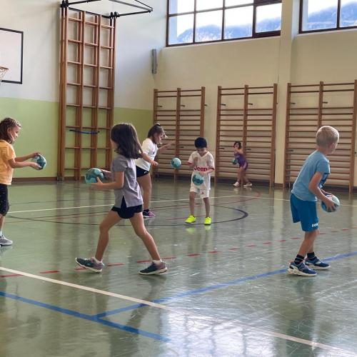 Handballtrainig mit Trainer Benny vom Handball Tirol 2024