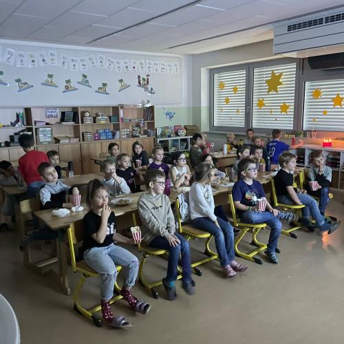 Weihnachtsbäckerei- 2. Klassen 2024