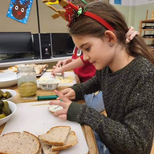Weihnachtliches Schulbuffet 2024