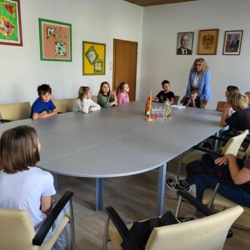 Besuch der 3. Klasse bei der Gemeinde und Bürgermeisterin Marion Wex 2025