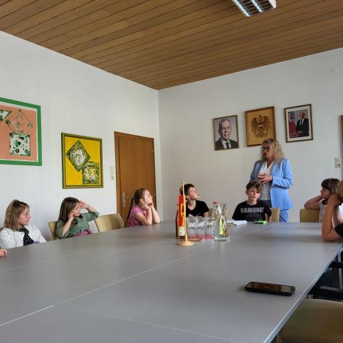 Besuch der 3. Klasse bei der Gemeinde und Bürgermeisterin Marion Wex 2025