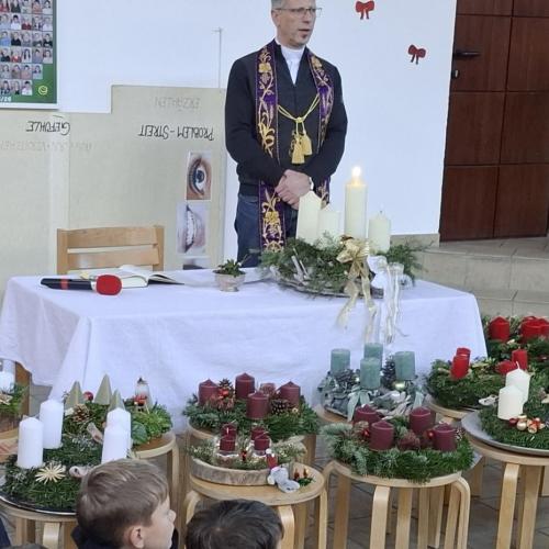 Adventkranzweihe 2025 mit Dekan Bernhard Kopp