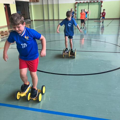 Stationsbetrieb im Turnsaal- 2B Klasse 2026