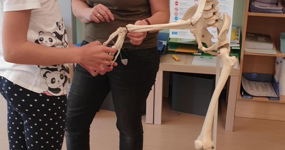 Frau Dr. Cornelia Piock zum Thema- unser Körper