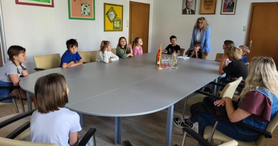 Besuch der 3. Klasse bei der Gemeinde und Bürgermeisterin Marion Wex 2025
